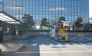 豊田産業文化センター駐車場入口写真